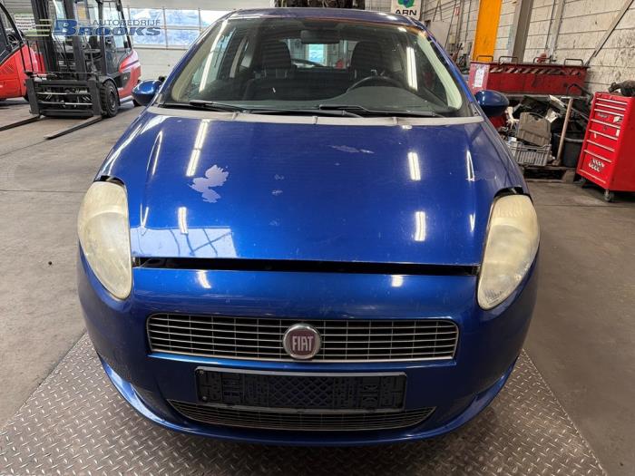 Gebrauchte Bremszange links vorne Fiat Grande Punto (199) 1.2 Preis € 10,00 Margenregelung angeboten von Autobedrijf Brooks