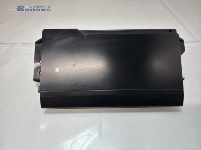 Używane Panel obslugi radia Landrover Range Rover IV (LG) 4.4 SDV8 32V Cena € 150,00 Procedura marży oferowane przez Autobedrijf Brooks