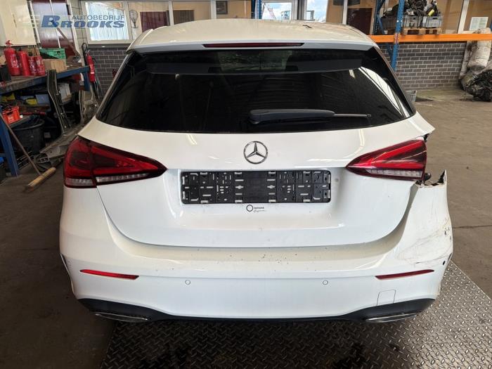 Usagé Train arrière complet Mercedes A (177.0) 1.3 A-200 Turbo 16V Prix € 475,00 Règlement à la marge proposé par Autobedrijf Brooks