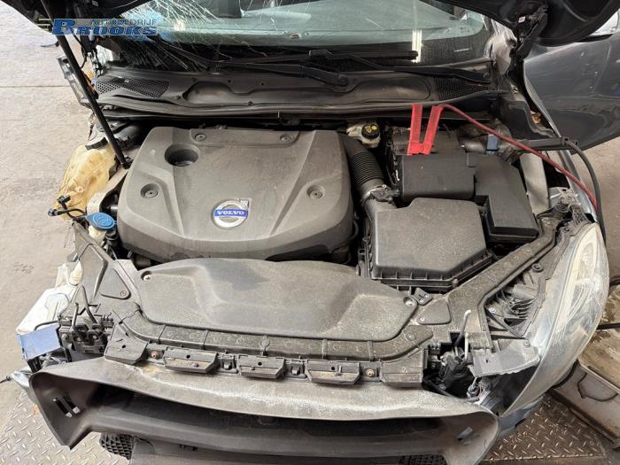 Usagé Dynamo Volvo V40 (MV) 2.0 D4 16V Prix € 35,00 Règlement à la marge proposé par Autobedrijf Brooks