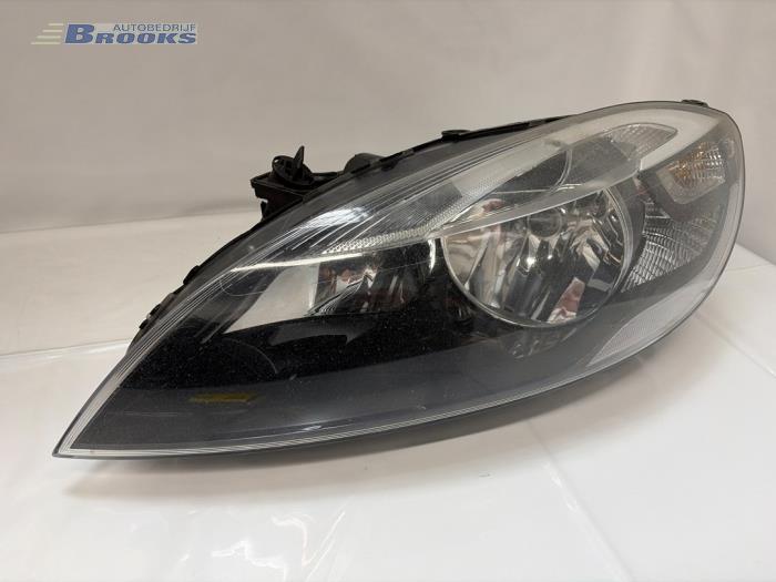 Używane Reflektor lewy Volvo V40 (MV) 2.0 D4 16V Cena € 300,00 Procedura marży oferowane przez Autobedrijf Brooks