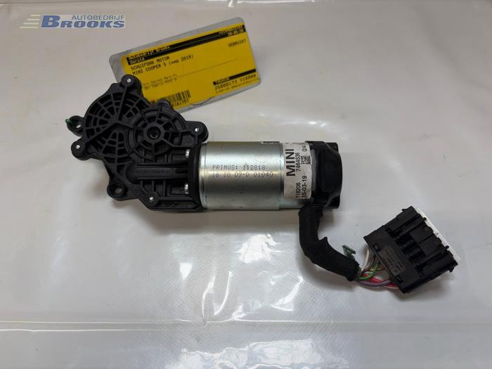 Gebrauchte Schiebedach Motor Mini Mini Convertible (F57) 2.0 16V Cooper S Preis € 100,00 Margenregelung angeboten von Autobedrijf Brooks