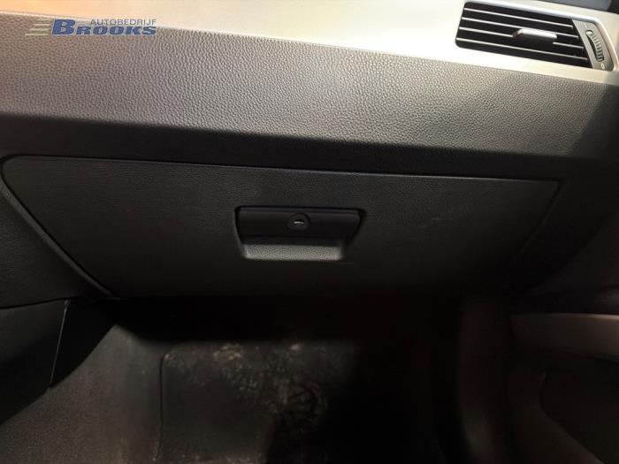Begagnade Handskfack BMW 3 serie Touring (E91) 320i 16V Pris € 25,00 Marginaltabell erbjuds av Autobedrijf Brooks