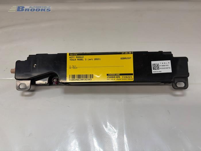 Usagé Module WiFi Tesla Model 3 Long Range, Performance AWD Prix € 15,00 Règlement à la marge proposé par Autobedrijf Brooks