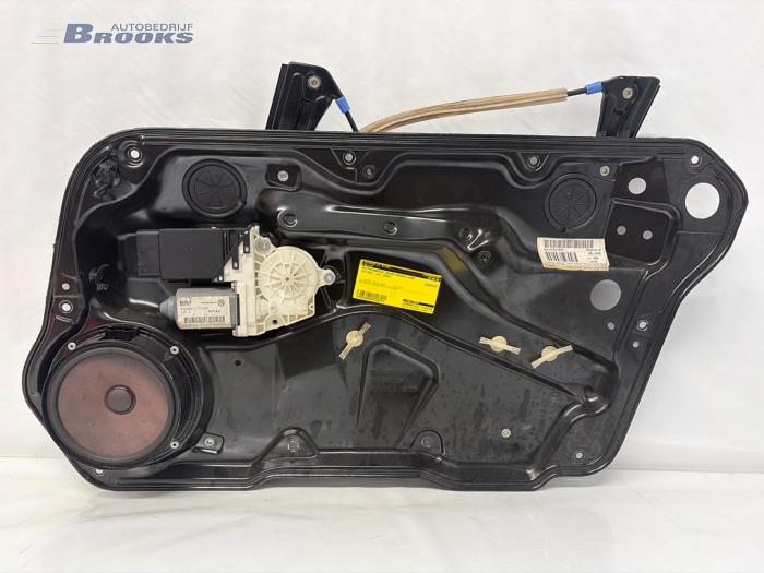 Door electric window regulator
