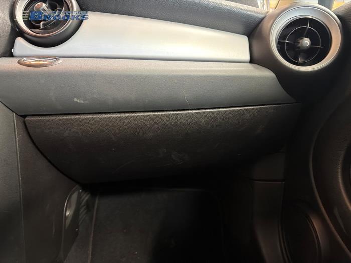 Begagnade Handskfack Mini Mini (R56) 1.6 16V One Pris € 50,00 Marginaltabell erbjuds av Autobedrijf Brooks