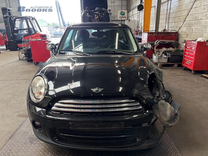 Gebrauchte Bremszange rechts vorne Mini Mini (R56) 1.6 16V One Preis € 15,00 Margenregelung angeboten von Autobedrijf Brooks