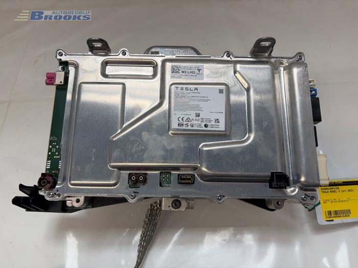 Usagé Ordinateur de bord Tesla Model 3 Long Range, Performance AWD Prix € 600,00 Règlement à la marge proposé par Autobedrijf Brooks