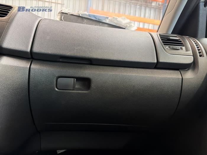 Begagnade Handskfack Skoda Fabia II (5J) 1.2 TSI Pris € 30,00 Marginaltabell erbjuds av Autobedrijf Brooks