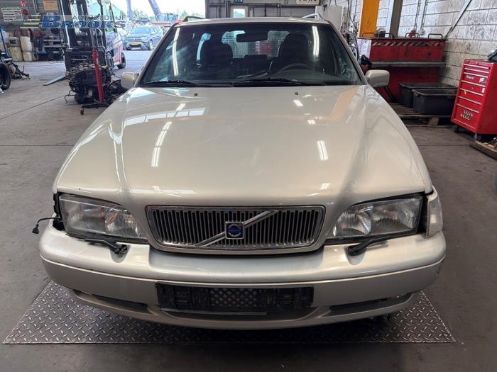 Usagé Faux châssis Volvo V70 (GW/LW/LZ) 2.4 20V 140 Prix € 70,00 Règlement à la marge proposé par Autobedrijf Brooks