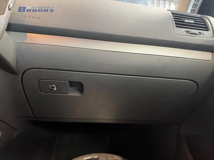 Begagnade Handskfack Volkswagen Golf V Variant (1K5) 1.4 TSI 140 16V Pris € 20,00 Marginaltabell erbjuds av Autobedrijf Brooks