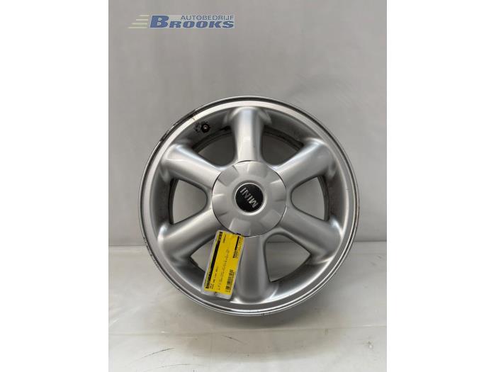 Begagnade Hjul Mini Mini (R56) 1.6 16V One Pris € 40,00 Marginaltabell erbjuds av Autobedrijf Brooks