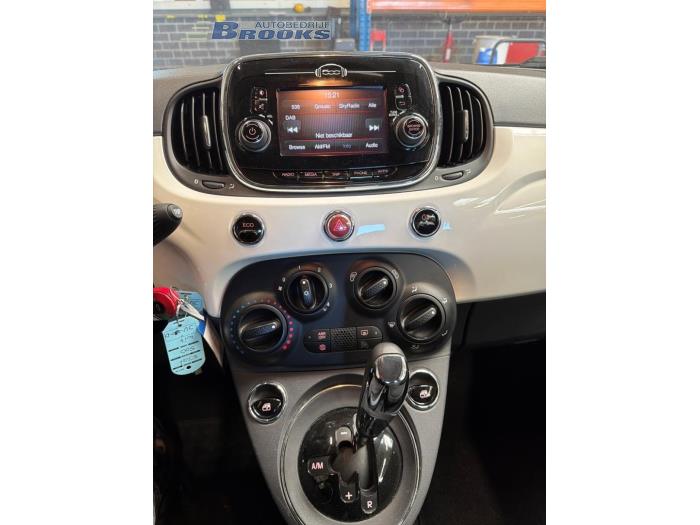 Używane Radio Fiat 500 (312) 0.9 TwinAir 80 Cena € 350,00 Procedura marży oferowane przez Autobedrijf Brooks