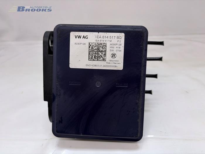 ABS Pumpe van een Audi Q4 (F4B) 45 e-tron quattro 82 kWh 2024