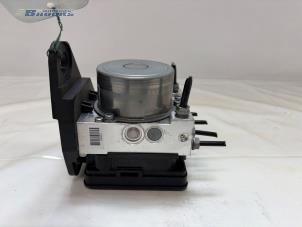 ABS Pumpe van een Audi Q4 (F4B) 45 e-tron quattro 82 kWh 2024