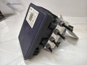 ABS Pumpe van een Audi Q4 (F4B) 45 e-tron quattro 82 kWh 2024