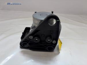 ABS Pumpe van een Audi Q4 (F4B) 45 e-tron quattro 82 kWh 2024