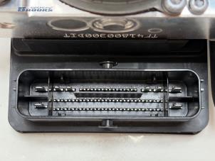 ABS Pumpe van een Audi Q4 (F4B) 45 e-tron quattro 82 kWh 2024