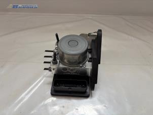 ABS Pumpe van een Audi Q4 (F4B) 45 e-tron quattro 82 kWh 2024