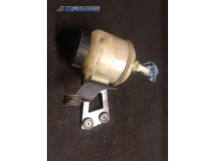 Used Power steering fluid reservoir Nissan 350 Z (Z33) 3.5 V6 24V Price € 10,00 Margin scheme offered by Autobedrijf Brooks