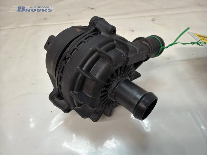 Begagnade Extra vattenpump Audi Q4 (F4B) 45 e-tron quattro 82 kWh Pris € 20,00 Marginaltabell erbjuds av Autobedrijf Brooks