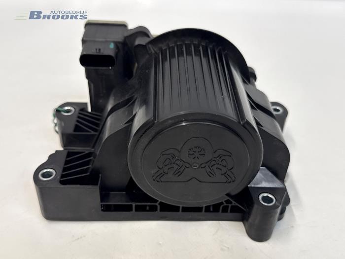 Begagnade Extra vattenpump Tesla Model Y (5YJY) Long Range,Performance Pris € 90,00 Marginaltabell erbjuds av Autobedrijf Brooks