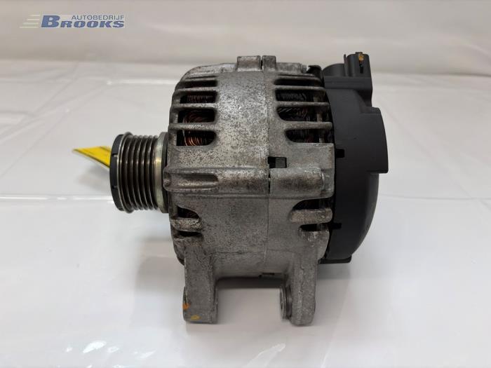 Begagnade Dynamo Opel Crossland (X) 1.2 12V Pris € 35,00 Marginaltabell erbjuds av Autobedrijf Brooks