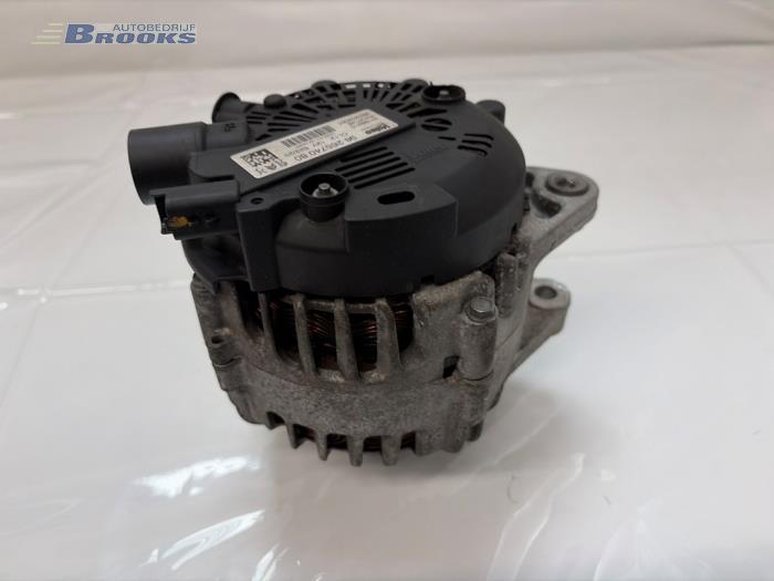 Dynamo van een Opel Crossland (X) 1.2 12V 2020