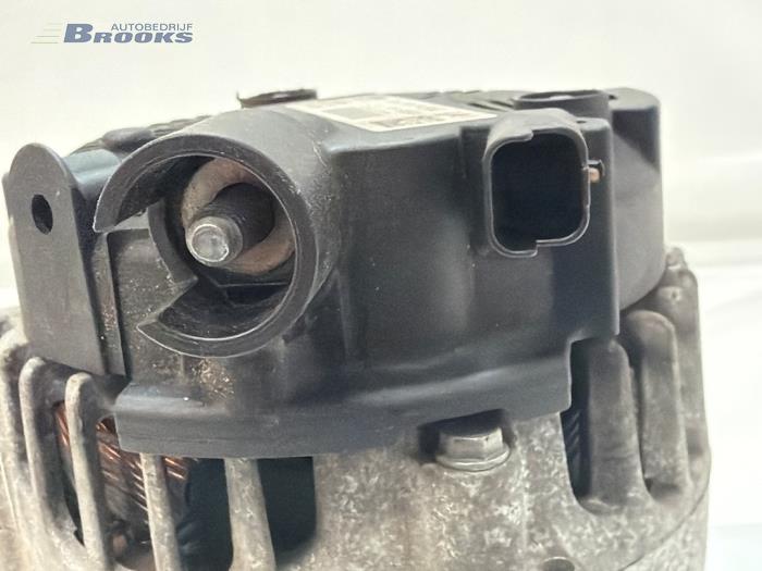 Dynamo van een Opel Crossland (X) 1.2 12V 2020
