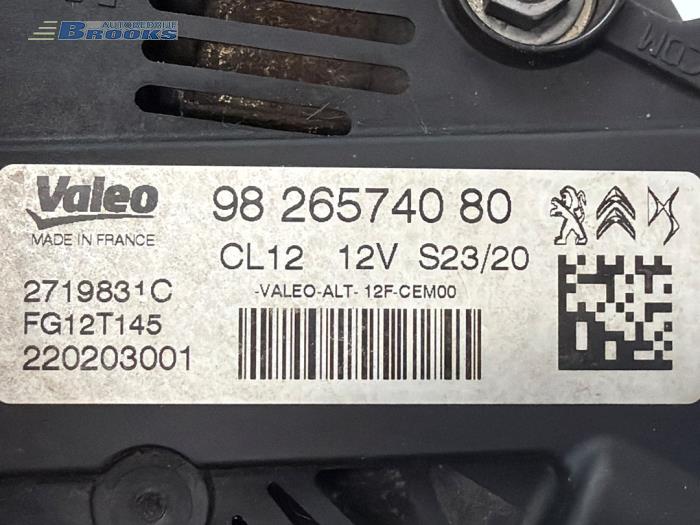 Dynamo van een Opel Crossland (X) 1.2 12V 2020