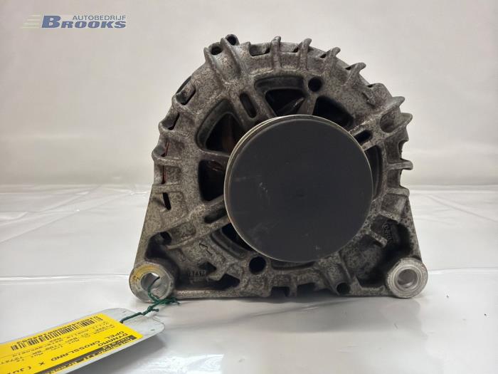 Dynamo van een Opel Crossland (X) 1.2 12V 2020