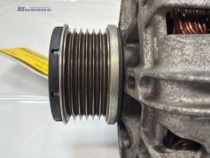 Dynamo van een Opel Crossland (X) 1.2 12V 2020