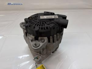 Dynamo van een Opel Crossland (X) 1.2 12V 2020