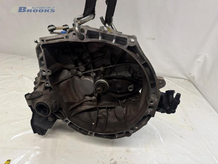 Usagé Boîte de vitesse Opel Crossland (X) 1.2 12V Prix € 550,00 Règlement à la marge proposé par Autobedrijf Brooks
