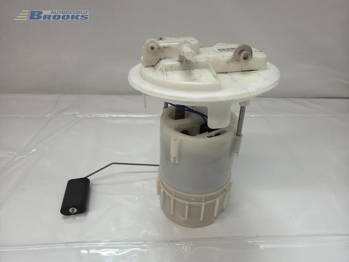 Usagé Pompe à carburant Opel Crossland (X) 1.2 12V Prix € 15,00 Règlement à la marge proposé par Autobedrijf Brooks