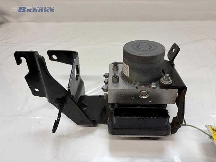 Begagnade ABS-pump Peugeot 208 II (UB/UH/UP) e-208 50 kWh Pris € 150,00 Marginaltabell erbjuds av Autobedrijf Brooks
