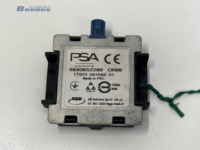 Używane Antena GPS Peugeot 208 II (UB/UH/UP) e-208 50 kWh Cena € 25,00 Procedura marży oferowane przez Autobedrijf Brooks