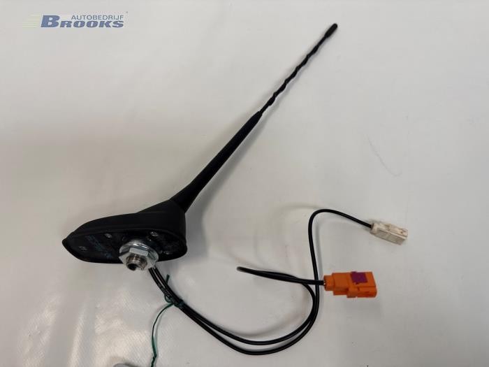 Używane Antena Peugeot 208 II (UB/UH/UP) e-208 50 kWh Cena € 15,00 Procedura marży oferowane przez Autobedrijf Brooks