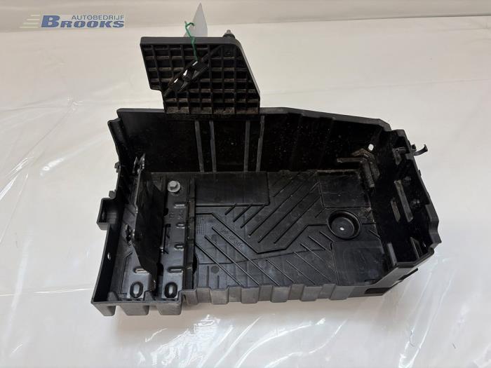 Begagnade Batterilåda Peugeot 208 II (UB/UH/UP) e-208 50 kWh Pris € 10,00 Marginaltabell erbjuds av Autobedrijf Brooks