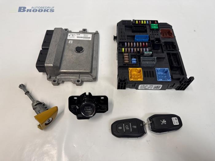 Used Ignition lock + computer Peugeot 208 II (UB/UH/UP) e-208 50 kWh Price € 300,00 Margin scheme offered by Autobedrijf Brooks