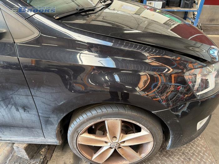 Używane Blotnik prawy przód Volkswagen Polo V (6R) 1.2 TSI Cena € 120,00 Procedura marży oferowane przez Autobedrijf Brooks
