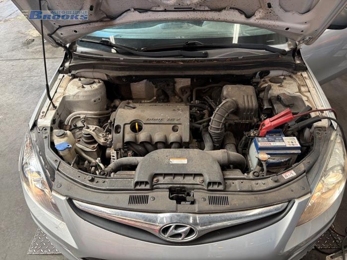 Używane Parawan Hyundai i30 Crosswagon (WWH) 1.4 CVVT 16V Cena € 30,00 Procedura marży oferowane przez Autobedrijf Brooks