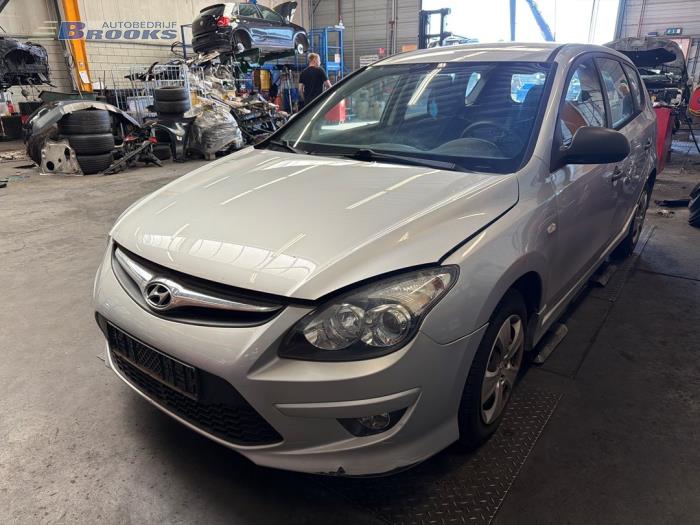 Engine from a Hyundai i30 Crosswagon (WWH) 1.4 CVVT 16V 2011