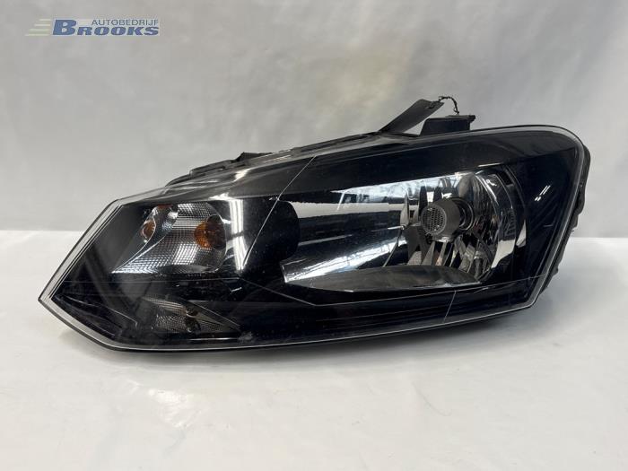 Używane Reflektor lewy Volkswagen Polo V (6R) 1.2 TDI 12V BlueMotion Cena € 40,00 Procedura marży oferowane przez Autobedrijf Brooks