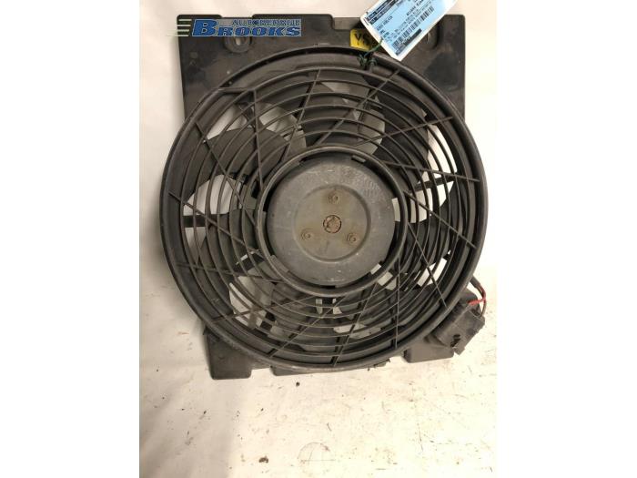 Air conditioning cooling fans from a Opel Astra G Caravan (F35) 1.7 DTI 16V Eco4 2003