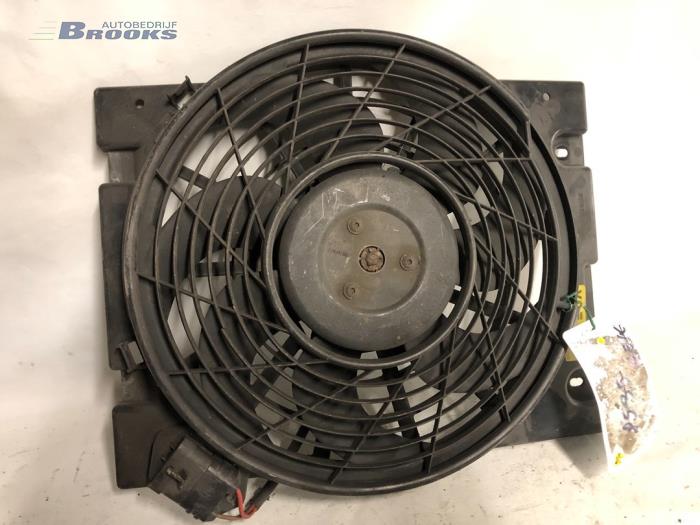 Air conditioning cooling fans from a Opel Astra G Caravan (F35) 1.7 DTI 16V Eco4 2003
