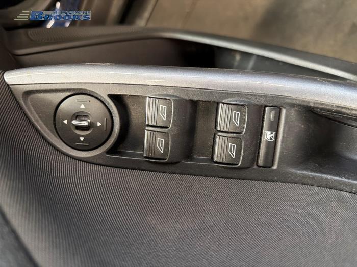 Usados Interruptor de ventanilla eléctrica Ford Focus 3 Wagon 1.0 Ti-VCT EcoBoost 12V 125 Precio € 10,00 Norma de margen ofrecido por Autobedrijf Brooks