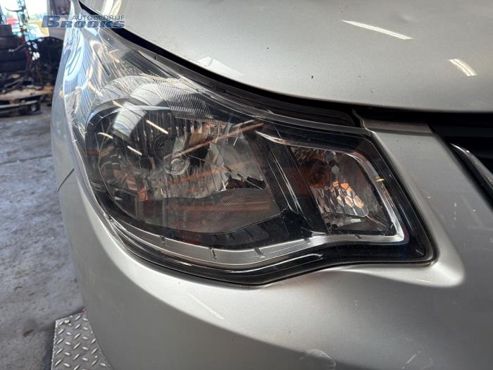 Używane Reflektor prawy Opel Karl 1.0 12V Cena € 300,00 Procedura marży oferowane przez Autobedrijf Brooks
