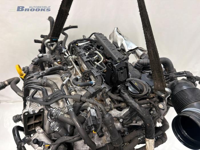 Engine from a Skoda Superb Combi (3V5) 2.0 TDI 2021