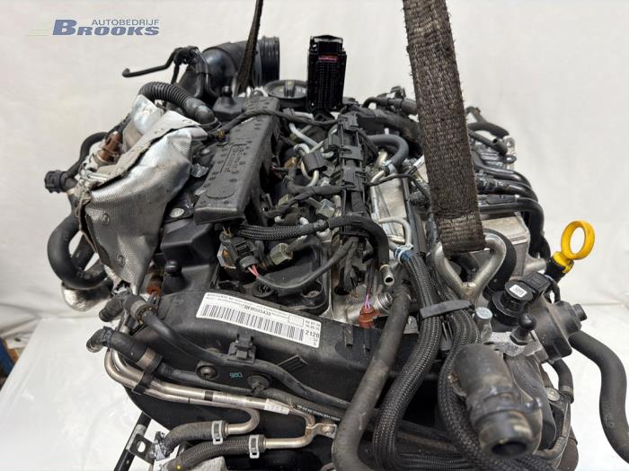 Engine from a Skoda Superb Combi (3V5) 2.0 TDI 2021